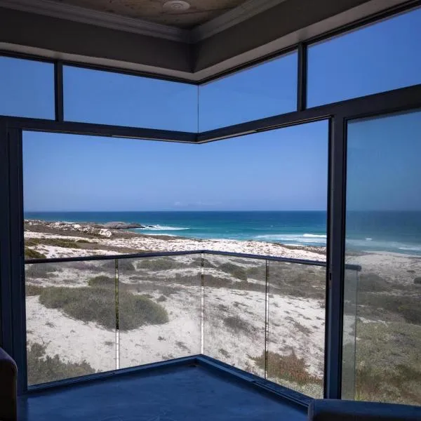 Yzerfontein Beach Accommodation, hotel v destinaci Yzerfontein