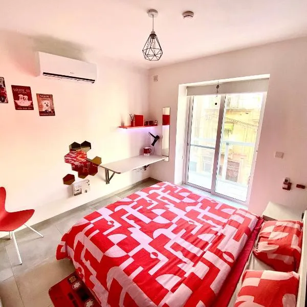 Central Private En-Suite with Balcony in shared residence, hotel v destinaci Pietà