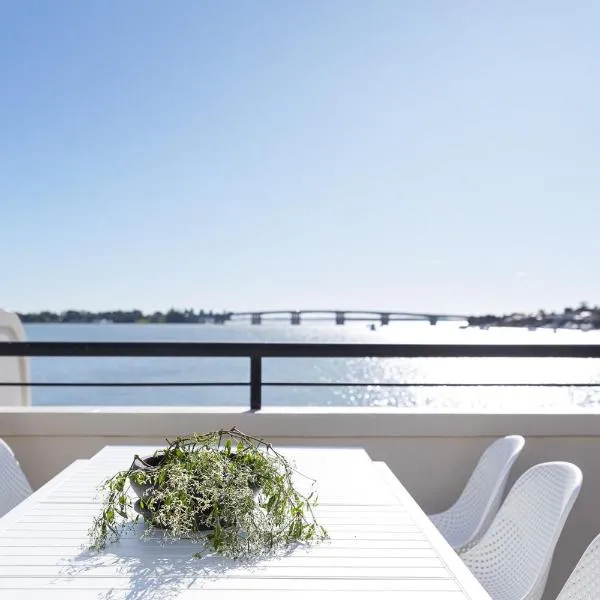 Panoramic Water View Apartment, hotel in Bundeena