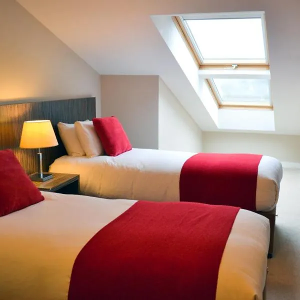 Carrick Plaza Suites and Apartments, hotel en Strokestown