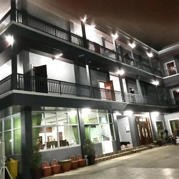 xaythone guest house, hotel in Ban Nachalit