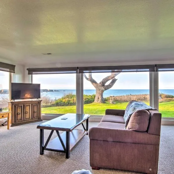 Cliffside Lighthouse Beach Home with Ocean View, hotel v destinaci Coos Bay