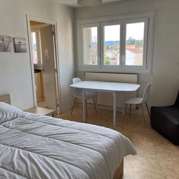 Le Studio: Agréable logement, hotel in Noailly