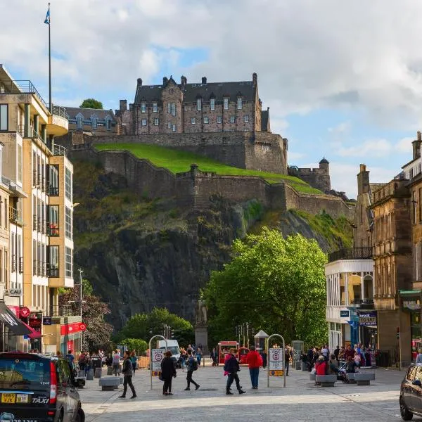 Luxury Modern 3 Bedroom Apartment in City Centre, hotel v destinaci Edinburgh