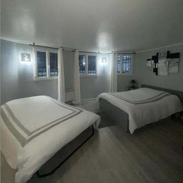 Beau studio meublé 2min du Moulin Rouge, hotel em Paris