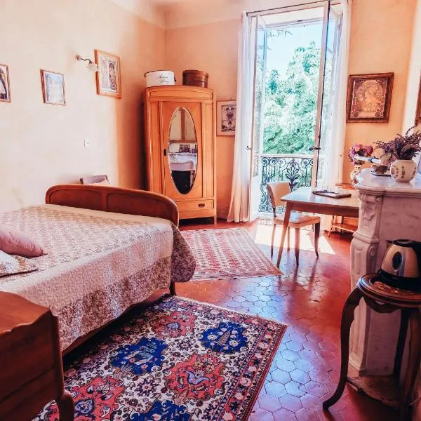 B&B en Provence- Villa Saint Marc, hotel v destinaci Forcalquier