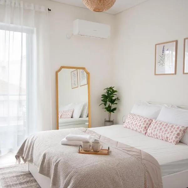 La Petite Fleur Guesthouse, hotel in Xylokastron