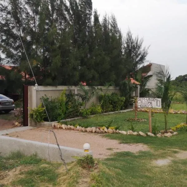 Moony’s Chalets & Camping, hotel i Catembe