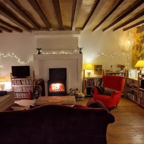 Maison de village en forêt de Perseigne, hotel en Roullée