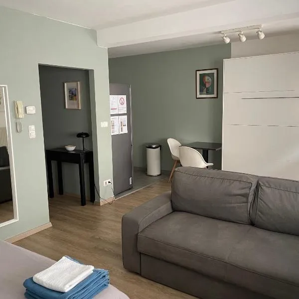 Studio close from train station and shops, готель у Люксембурзі