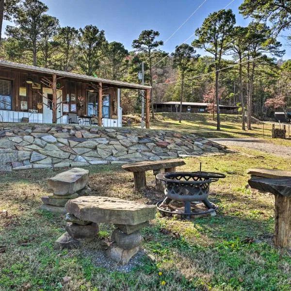 Sardis Serenity 1 BR Clayton Cabin with Lake View, hotel di Clayton