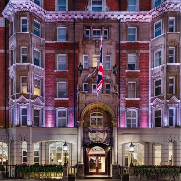 Radisson Blu Edwardian Kenilworth Hotel, London, hótel í Leyton