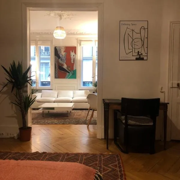 Cosy 2 room 50m2 Parisian classic flat - Passy, 16th arrondissement, near Eiffel Tower
