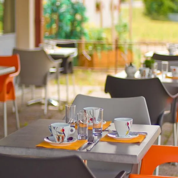 Logis Hotel Restaurant de La Madeleine, hotel v destinaci Commercy