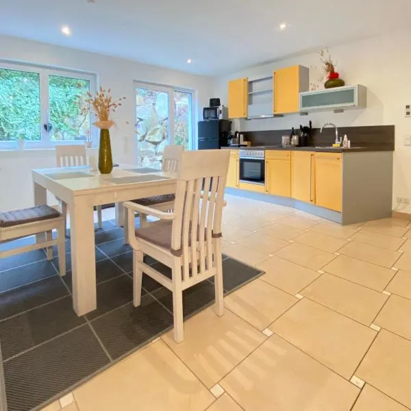 2 Zimmer Apartment, 70 qm, max 4 Pers, private Terasse, Parkplatz, Internet 250 MBit, Hotel in Gärtringen