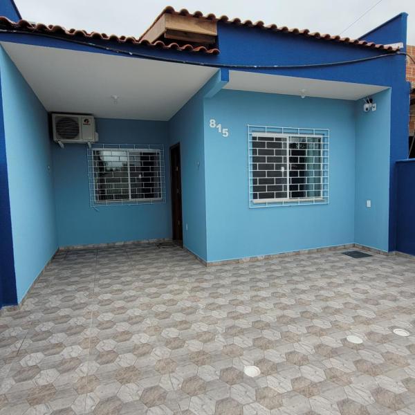 Casa azul de veraneio em Itapoá-SC