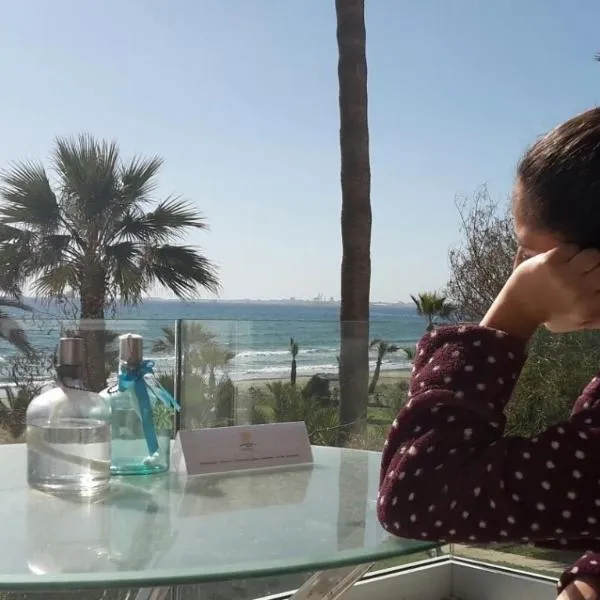 Sandy Beach Apartment 13, hotel v destinaci Voroklini