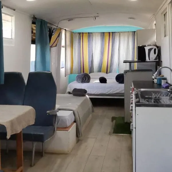 The Dreamcatcher Bus, hotel Sarchíban