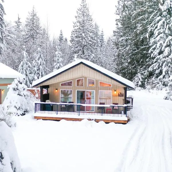 Woodland Bungalow, hotel in Glacier