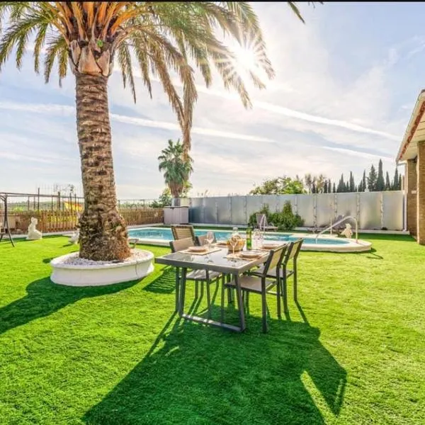 Apartamento en Urbanización Residencial - Roble, 5, hôtel à Salteras