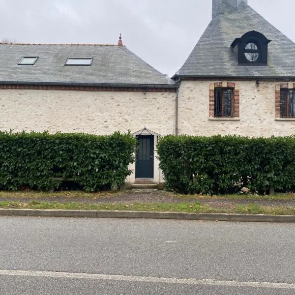 2 pièces les écuries du château, hotel in Bonnelles
