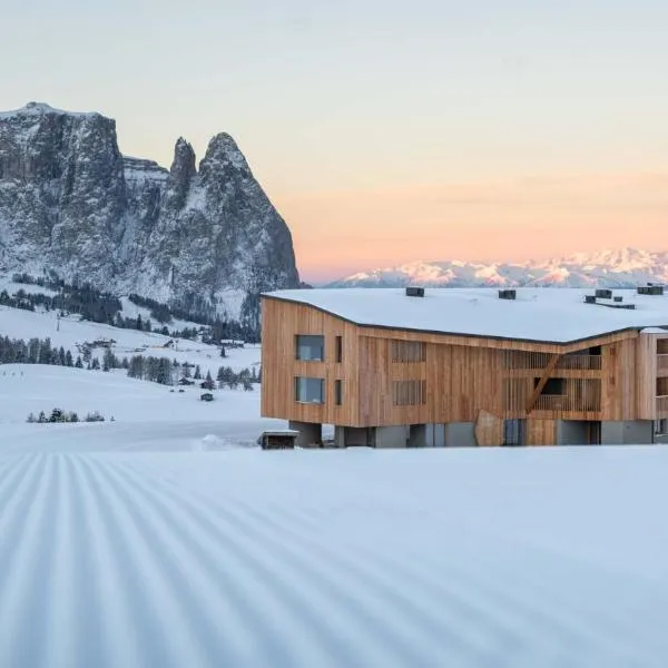 ICARO Hotel, hotel em Alpe di Siusi