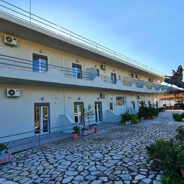 Amarandos Studios - Rooms & Apartments, hotel i Marantochori