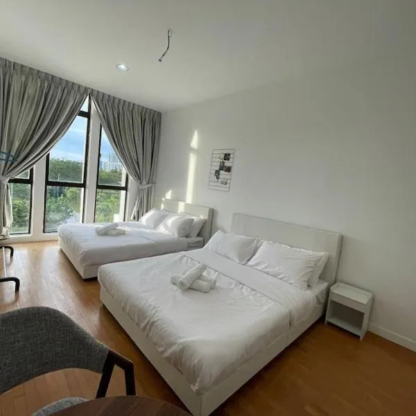 Ktv！Pool！3 Bedroom 3.5 Bathroom 25pax 2600sf, hotel in Kangkar Pendas