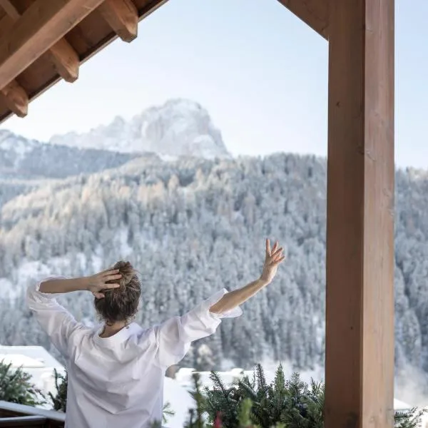 Alpstay - Hotel Acadia - Adults Mountain Home，位于塞尔瓦迪加尔代纳山谷的酒店