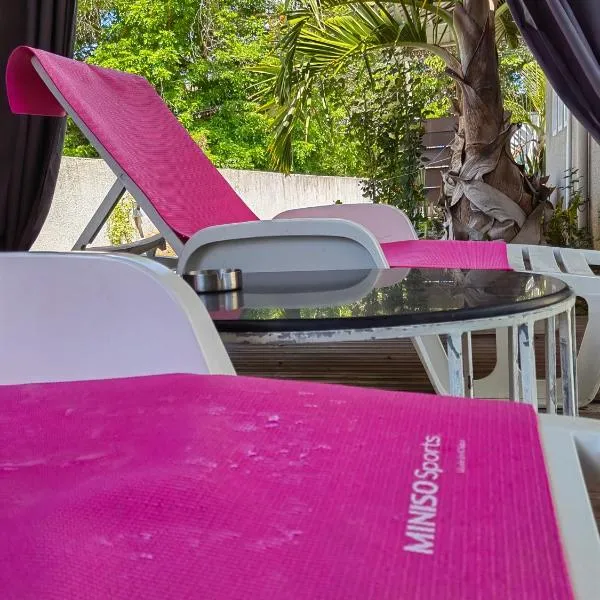 Piscines Privées et Chauffées, Private Heated Pools, hotel v destinaci Grand Baie
