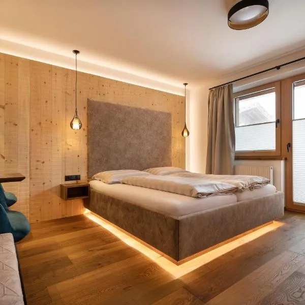Hotel Garni Landhaus Platzer, hotel v destinaci Zell am Ziller