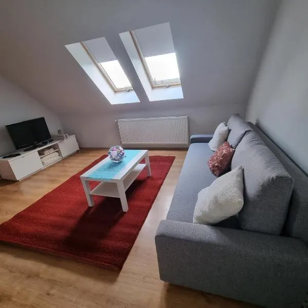 Bohém Apartman, hotel v destinaci Nyergesújfalu