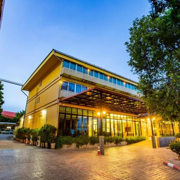 ์ฌํํ์ ์์นํ ํธํ
Sea Paradise Hotel Sattahip