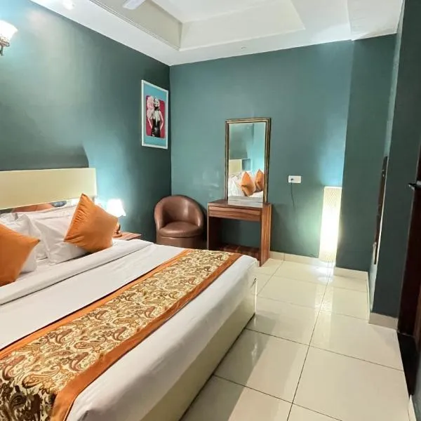 Qotel Comfort Church House Rohini Sector 15, hotel v Novém Dillí