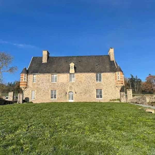 Cartigny-lʼÉpinay에 위치한 호텔 Manoir 17eme siècle en pleine campagne