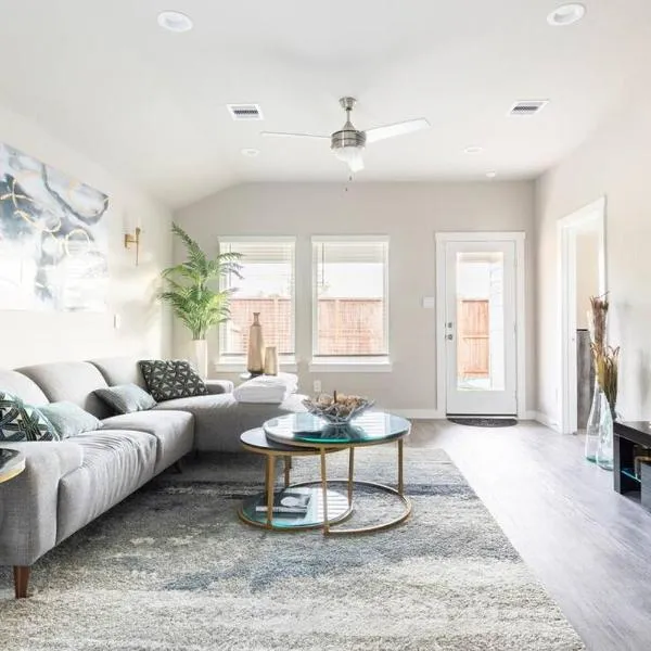 Luxe 3 Bedroom Villa - Near Airport, NRG, Downtown, hotel v destinaci Houston