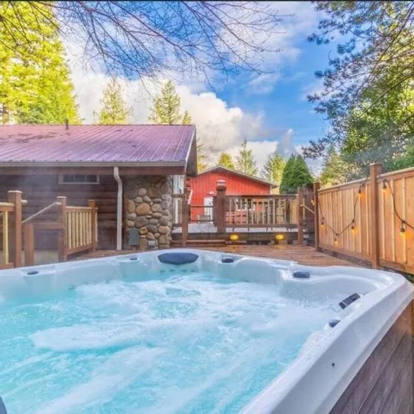 Little Bear's Bungalow; Log Cabin w/Mountain views, hotel sa Gold Bar