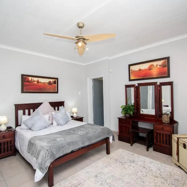 Nita's Air Bed & Breakfast & self catering, hotel in Crocodile Valley Estates