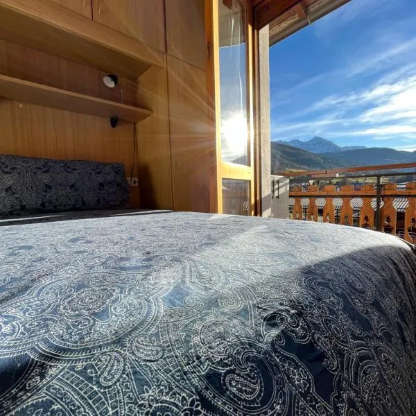 Dolomitihouse VIEGHEL, hotel in Fiera di Primiero
