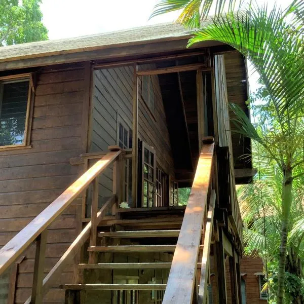 Tropical Treehouse - Sundancer 5A, hotel in Sandy Bay