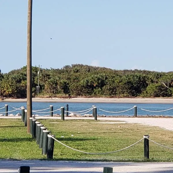 Townhouse Apartment b, hotel in Fort Pierce