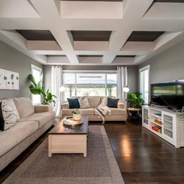 Amazing Luxe Home, AC, HUGE Yard, FirePit, Pet Friendly, Sleeps 10!, hotell sihtkohas Edmonton