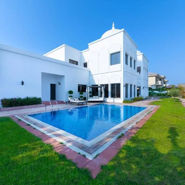 Maison Privee - 5 Stars Villa with Private Pool or Beach on Palm Jumeirah โรงแรมในดูไบ