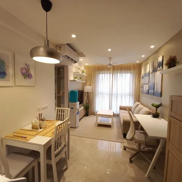 RELOhomes Serviced Apartment, hotel v Bombaji