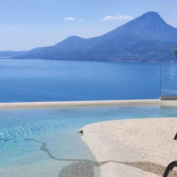 Villa Divina22-APT Armonia-Con Piscina e vista lago, Hotel in Castelletto di Brenzone