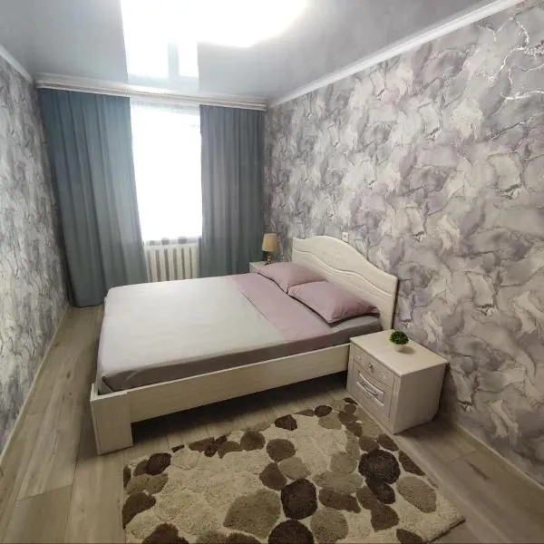 2-х комнатная квартира в центре на ул.Бородина 107, hotel in Kostanay