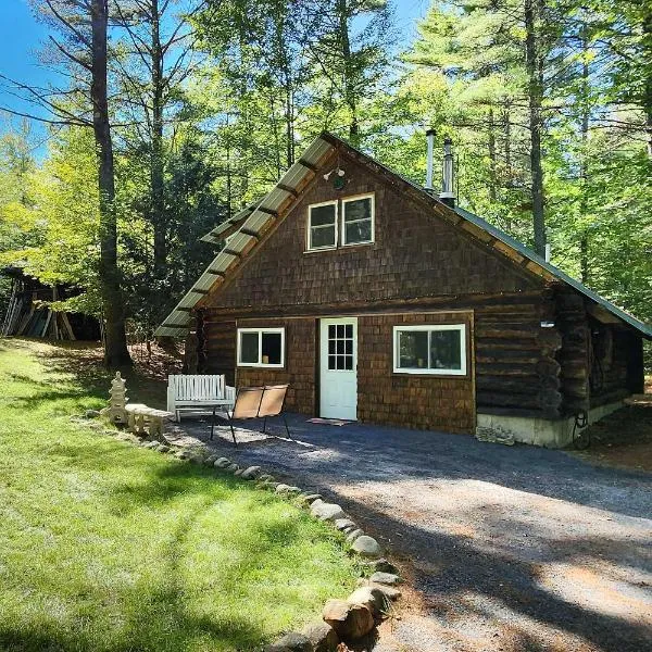 Cozy Elizabethtown Cabin with Fire Pit!, hotel v destinaci Elizabethtown