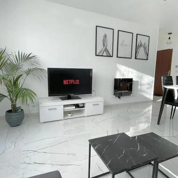 Grand F3 à 30mn de Paris - Terrasse + Parking privé, hotel v destinaci Saint-Ouen-lʼAumône