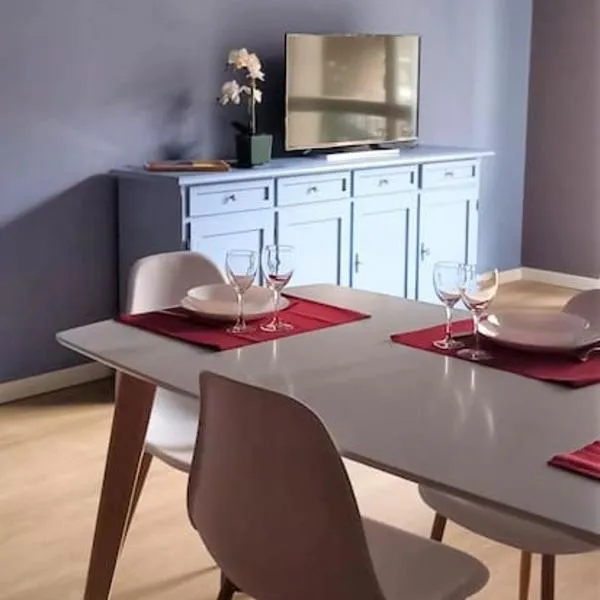 La casa di Anna, appartamento trilocale con balcone e garage, hotel v destinaci Brescia