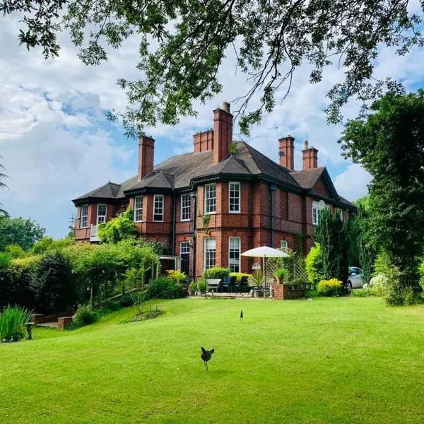 Hillthorpe Manor by Maison Parfaite - Large Country House with Hot Tub, khách sạn ở Pontefract